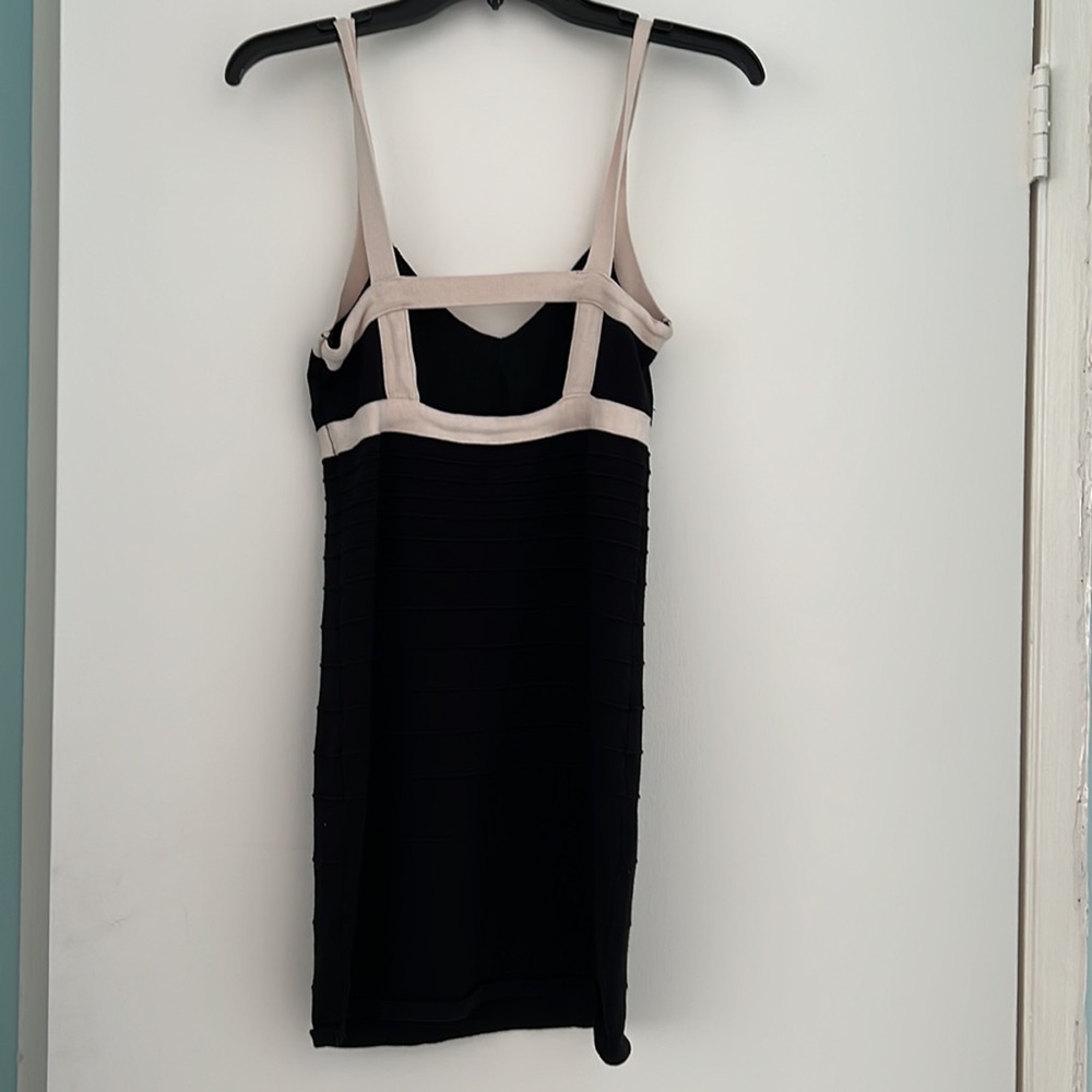Beige and black dress - Picture 2 of 4